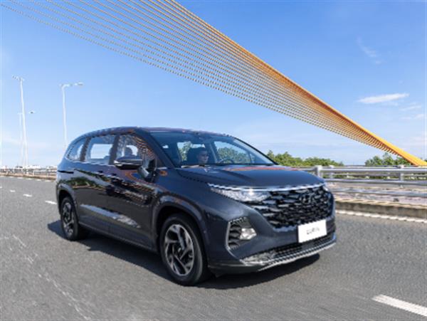 Hyundai Custin 1.5T tiêu chuẩn